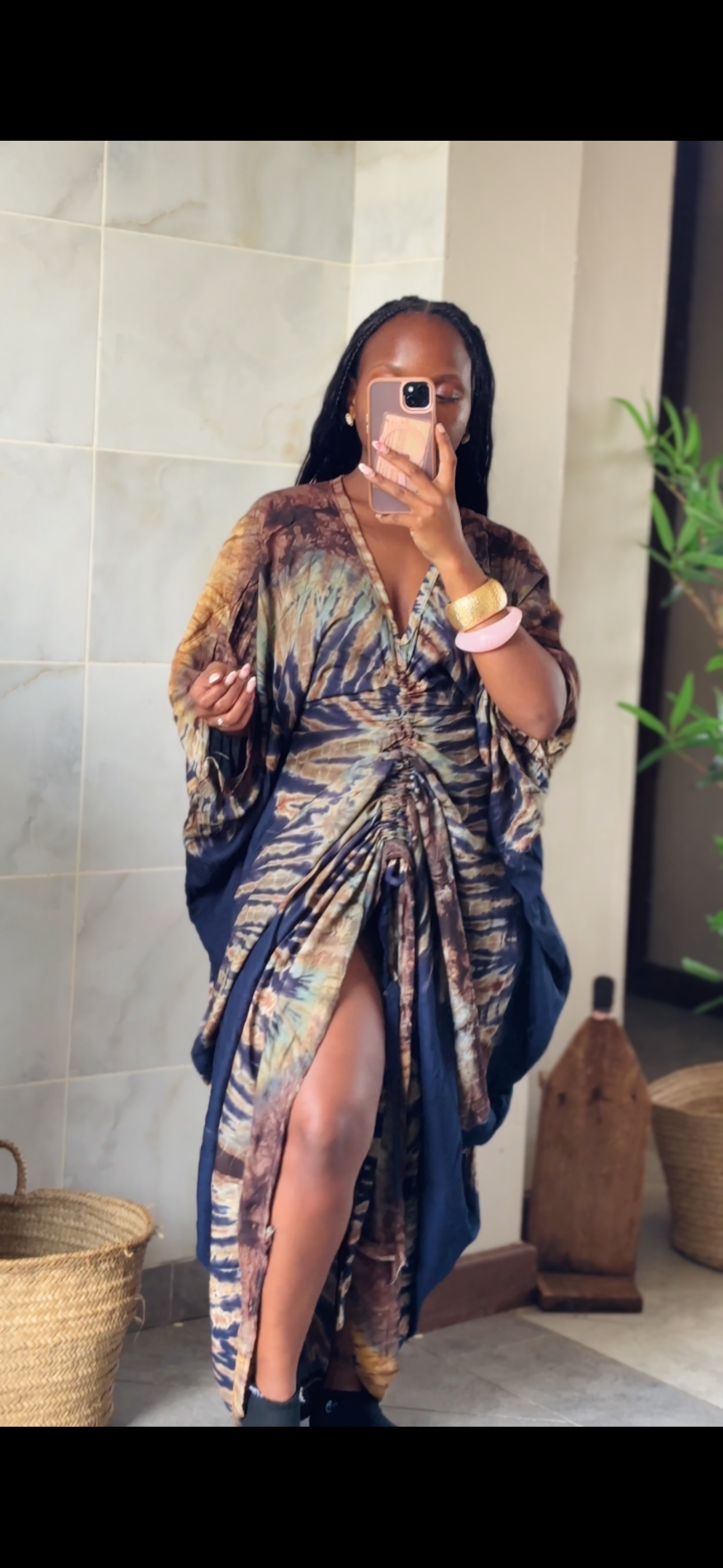 Thee Buche Boubou